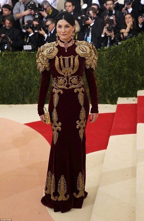 Những bộ cánh xấu lạ lố bịch nhất met gala 2016