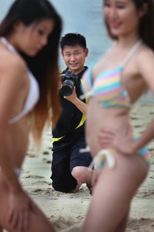 Phó nháy singapore đưa vợ theo khi chụp người mẫu nude