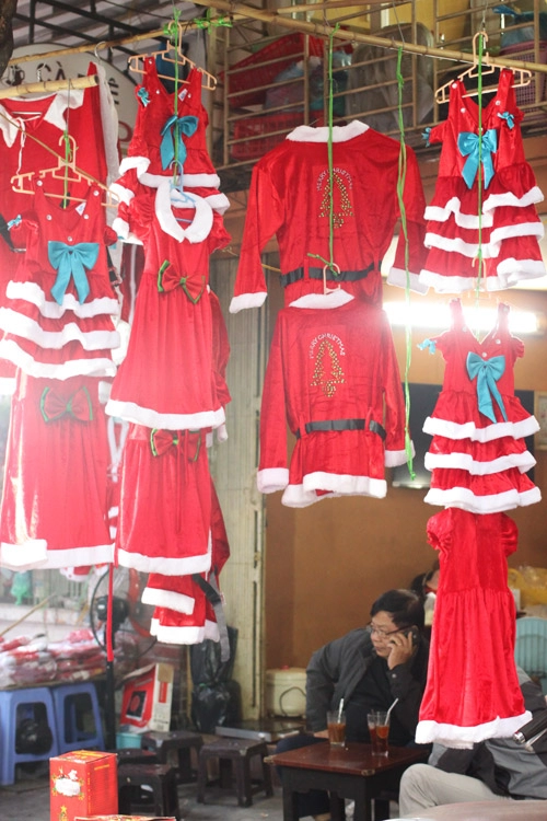 Quần áo noel trẻ em đắt hàng mùa giáng sinh