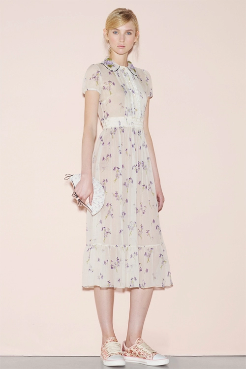 Say lòng vì thiếu nữ xinh hơn hoa của red valentino