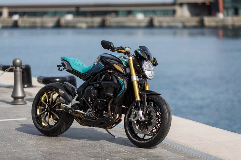 Siêu phẩm mv agusta dragster độ full option cùng các chi tiết mạ vàng