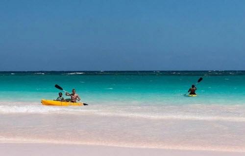 Sự thật về bãi biển cát hồng đẹp như mơ ở bahamas