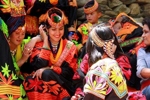 Thăm bộ tộc có phụ nữ đẹp và hạnh phúc nhất thế giới