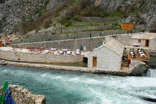 Thị trấn blagaj bức tranh phong cảnh châu âu