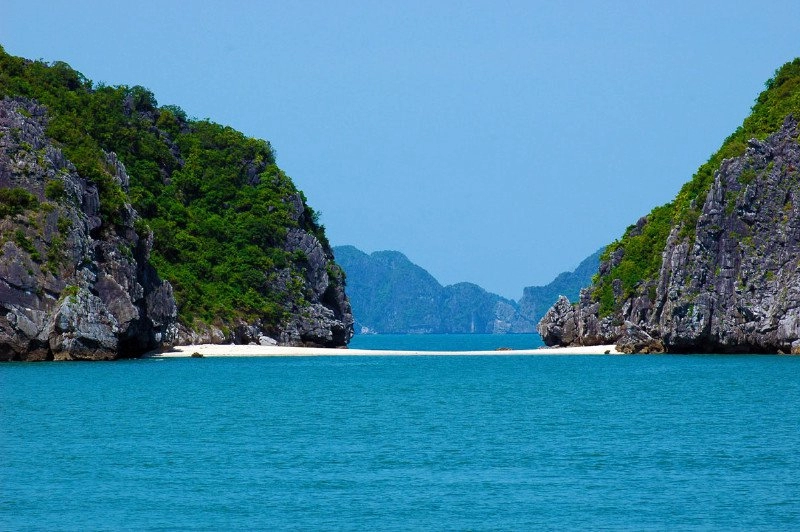 Trốn nóng hè ở 10 hòn đảo siêu đẹp của việt nam