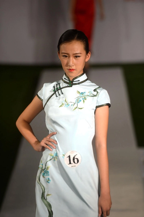 Trung quốc xôn xao vì người mẫu 12 tuổi cao 1m77