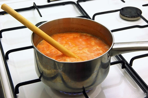 Tự làm súp cà chua ngon miệng giúp da hồng hào dáng đẹp