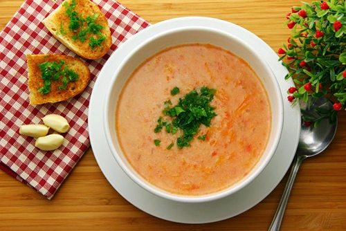Tự làm súp cà chua ngon miệng giúp da hồng hào dáng đẹp