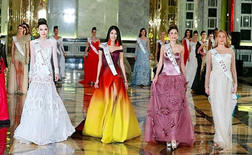Váy hot nhất tuần đầm lan khuê mặc ở miss world