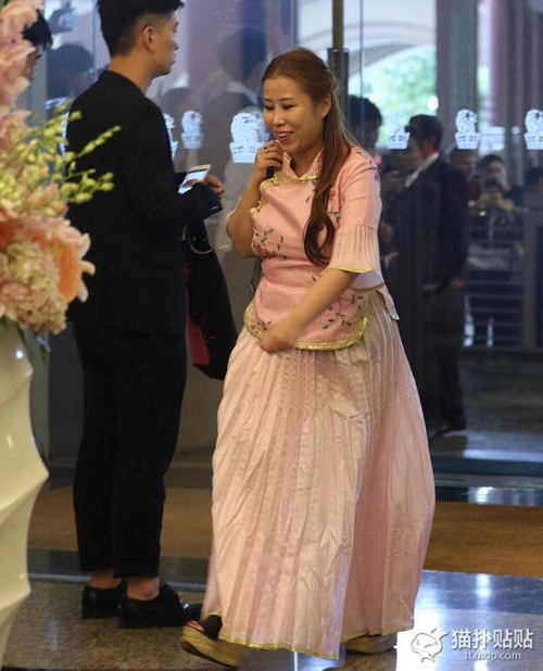 Váy phù dâu trong lễ cưới angelababy bị chê rẻ tiền