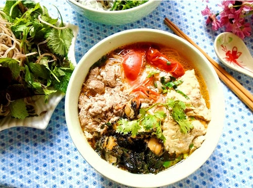 Bún riêu cua nóng hổi cho ngày trở gió