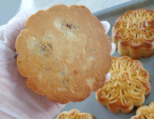 Cách làm bánh trung thu nướng nhân đậu xanh mứt bí