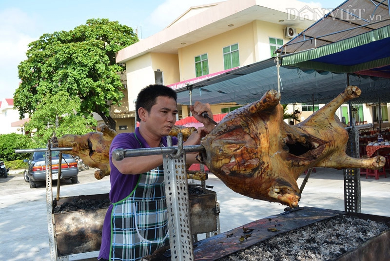 Cận cảnh từng lát bê thui cầu mống đất quảng