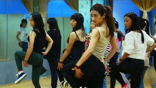 Cô gái giảm 45kg để thành huấn luyện viên thể dục