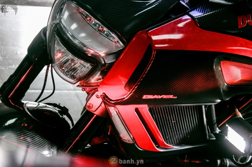 Ducati diavel phiên bản candy red từ showroom h2 decal