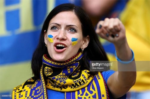 Fan nữ xinh như thiên thần đốt nóng trận đức - ukraine