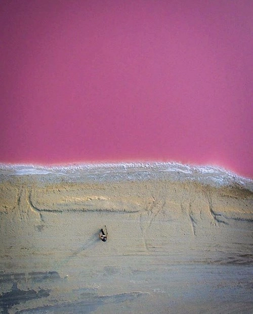 Hồ nước màu hồng tuyệt đẹp khiến giới trẻ thay nhau chụp ảnh