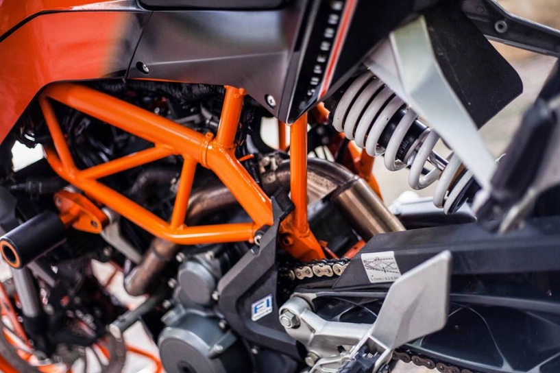 Ktm duke 390 độ đầy phong cách của biker sài thành