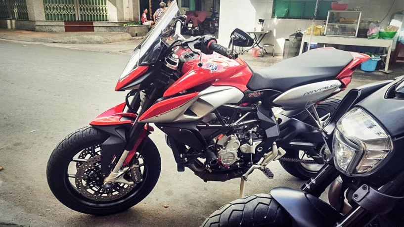 Mv agusta rivale 800 khác biệt và chất chơi