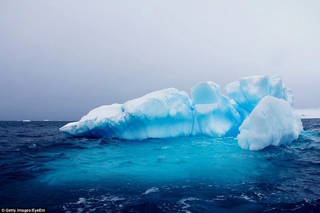 Ngắm núi băng 3 vạn năm tuổi cổ nhất thế giới