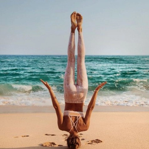 Ngất ngây với thân hình siêu mẫu của cô nàng mê yoga