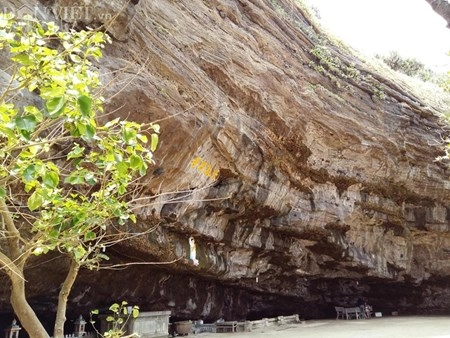 Ngôi chùa ẩn mình trong hang núi lửa ở đảo lý sơn