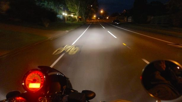 Những điều cần lưu ý để nâng cao khả năng lái xe mô tô pkl vào ban đêm