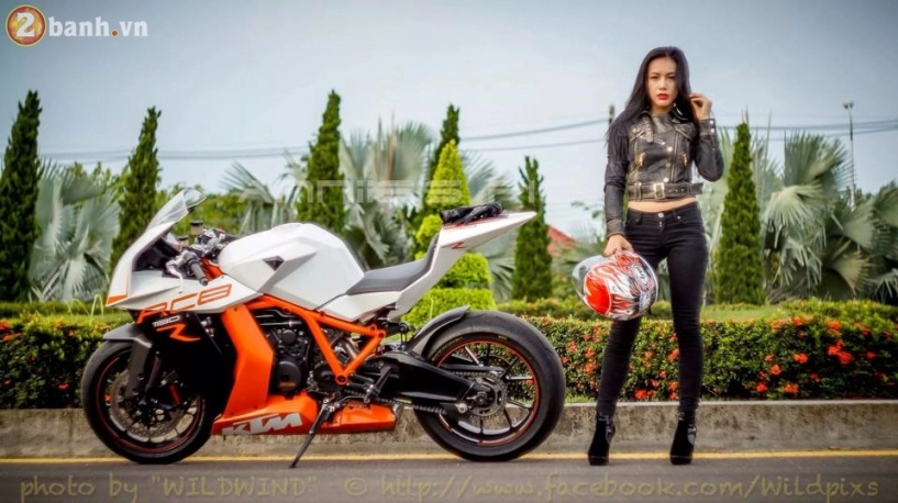 Nữ biker xinh đẹp đọ dáng cùng siêu xe mô tô bị khai tử vì quá mạnh