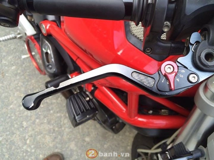 Quái vật ducati 795 độ nhẹ nhàng dạo phố