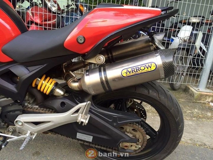 Quái vật ducati 795 độ nhẹ nhàng dạo phố