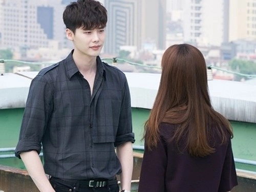 rụng tim với vẻ đẹp trai của lee jong suk khi diện sơ mi trong w