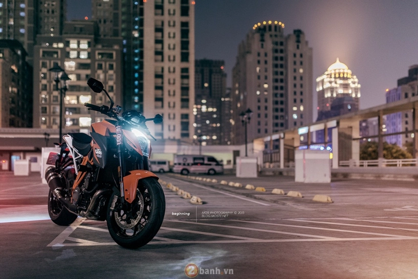 Siêu naked bike ktm 1290 super duke mạnh mẽ trong loạt ảnh ấn tượng