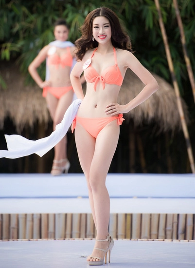  thí sinh hoa hậu có vòng eo 56 cm lộ điểm yếu hình thể với bikini 