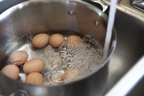 5 sai lầm khi luộc trứng mà ai cũng mắc phải