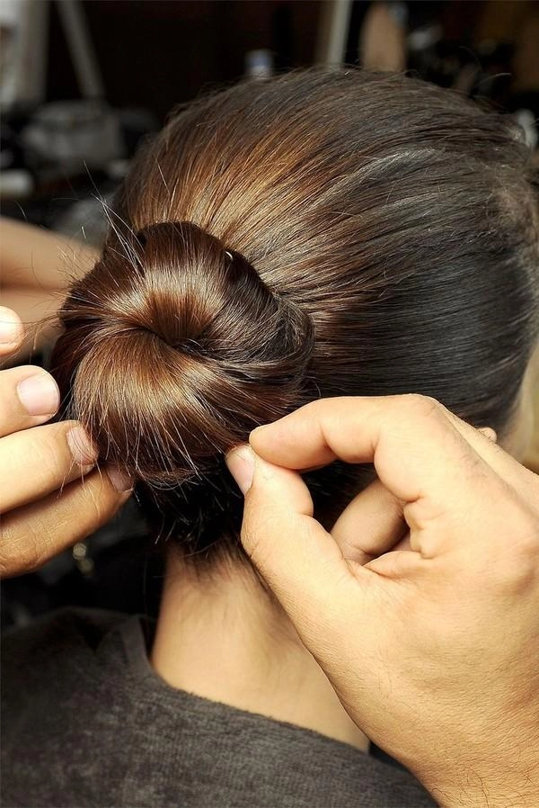 9 kiểu tóc búi đẹp cho nàng sành điệu đến chốn công sở 2016