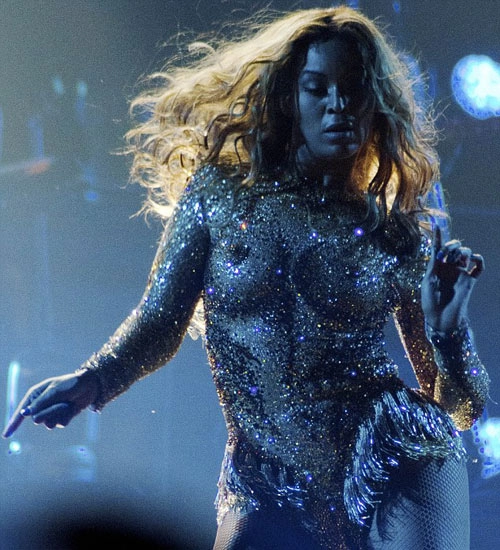Beyoncé gây ám ảnh vì bộ váy kỳ cục