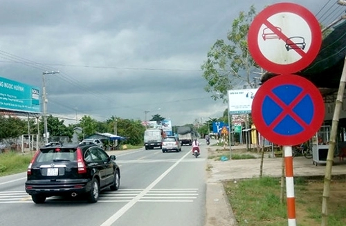  biển cấm vượt có cấm xe máy vượt ôtô 