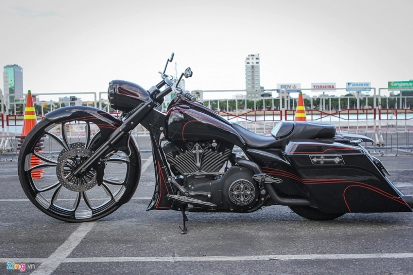 Cận cảnh harley-davidson street glide độ bánh lớn siêu khủng