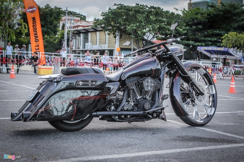 Cận cảnh harley-davidson street glide độ bánh lớn siêu khủng