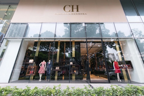  ch carolina herera ra mắt giới mộ điệu tại saigon centre 