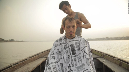 Chàng trai đi khắp thế giới để cắt tóc miễn phí