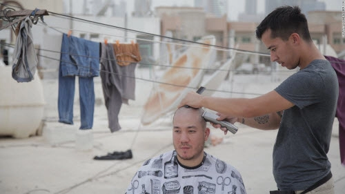 Chàng trai đi khắp thế giới để cắt tóc miễn phí