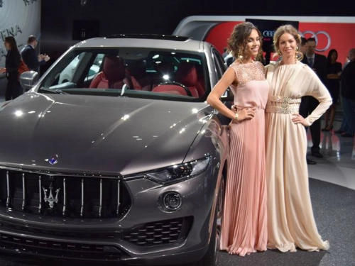  dàn mẫu nóng bỏng tại new york auto show 2016 