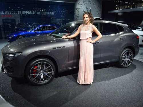  dàn mẫu nóng bỏng tại new york auto show 2016 