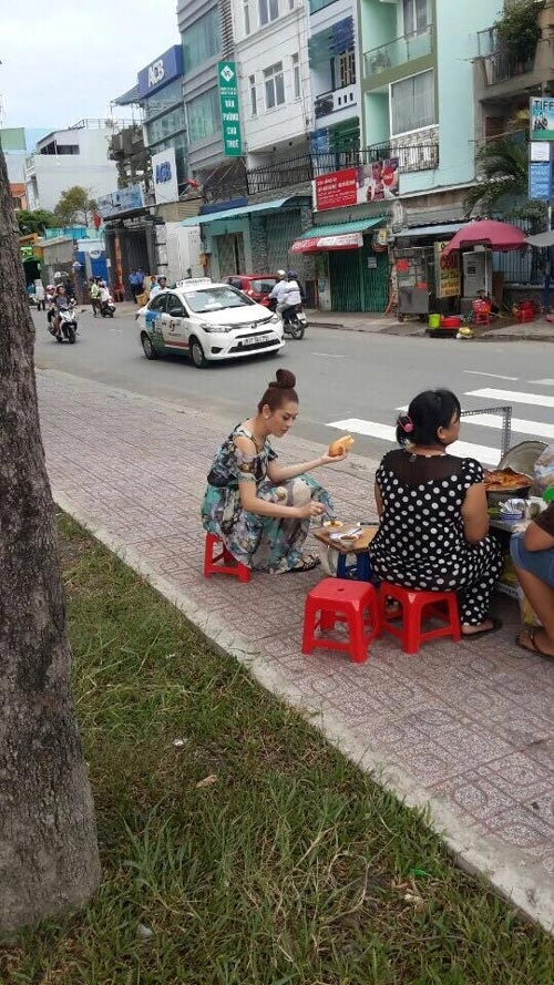 Đoan trang hạnh phúc vì sự chu đáo của chồng tây