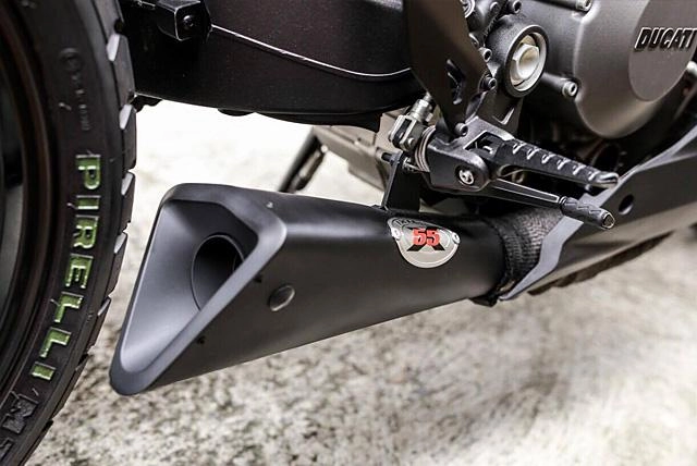 Ducati monster 1100 dữ dằn trong bản độ darth mostro của k-speed customs
