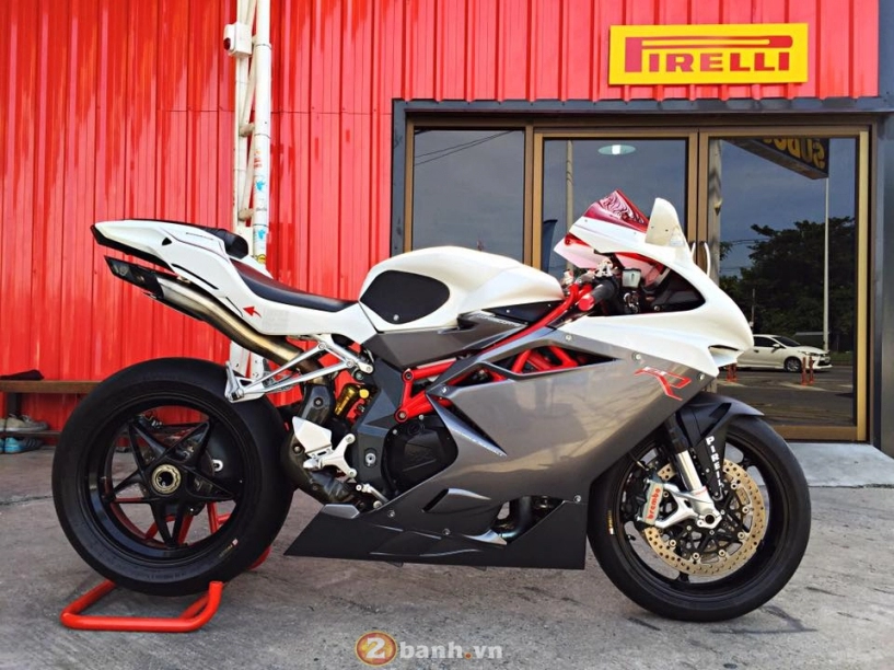 Hoàng tử mv agusta f4r đẹp say lòng người