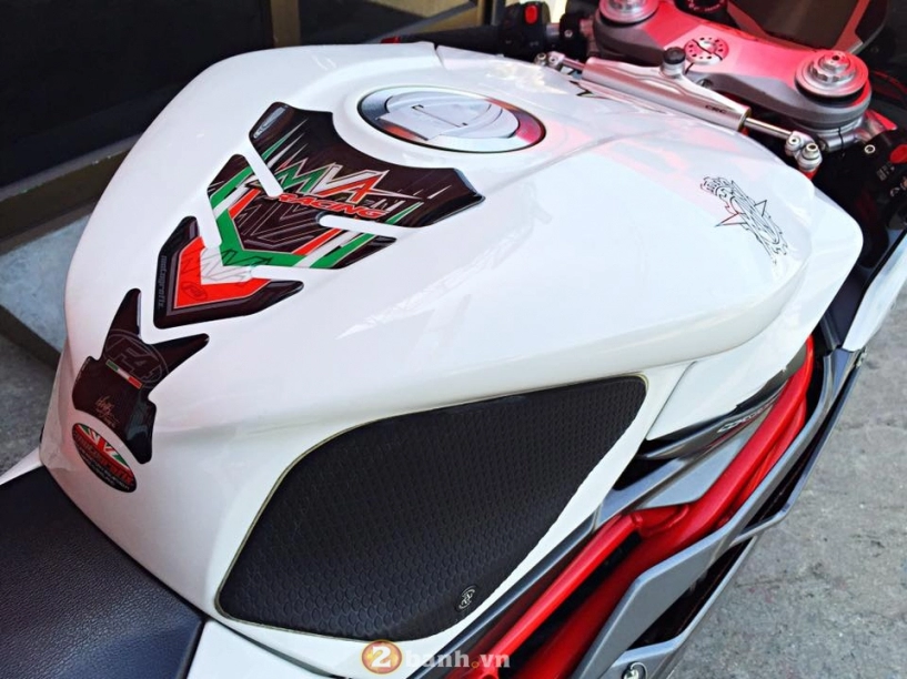 Hoàng tử mv agusta f4r đẹp say lòng người