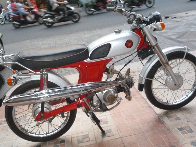 Honda 68 đỏ cờ dáng cl50