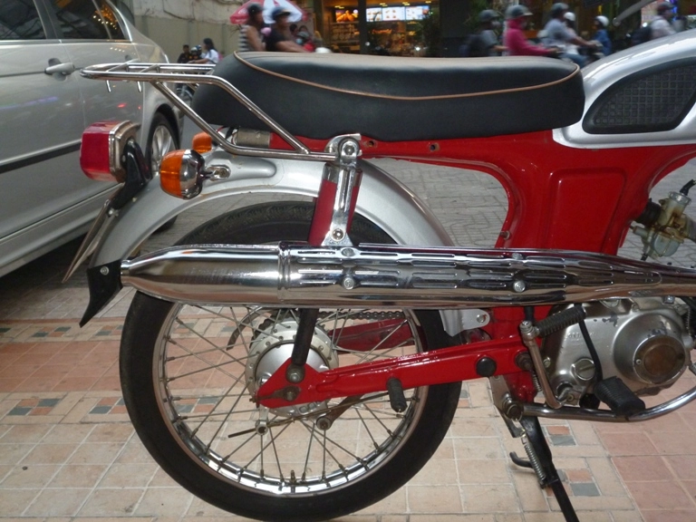 Honda 68 đỏ cờ dáng cl50